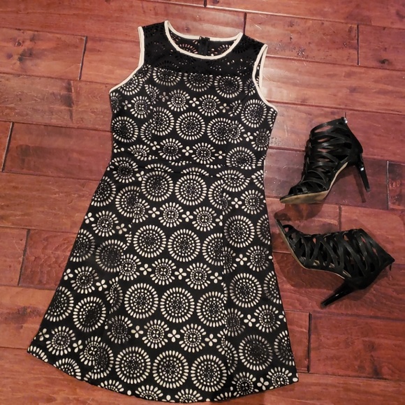 Little black dress - Picture 3 of 7